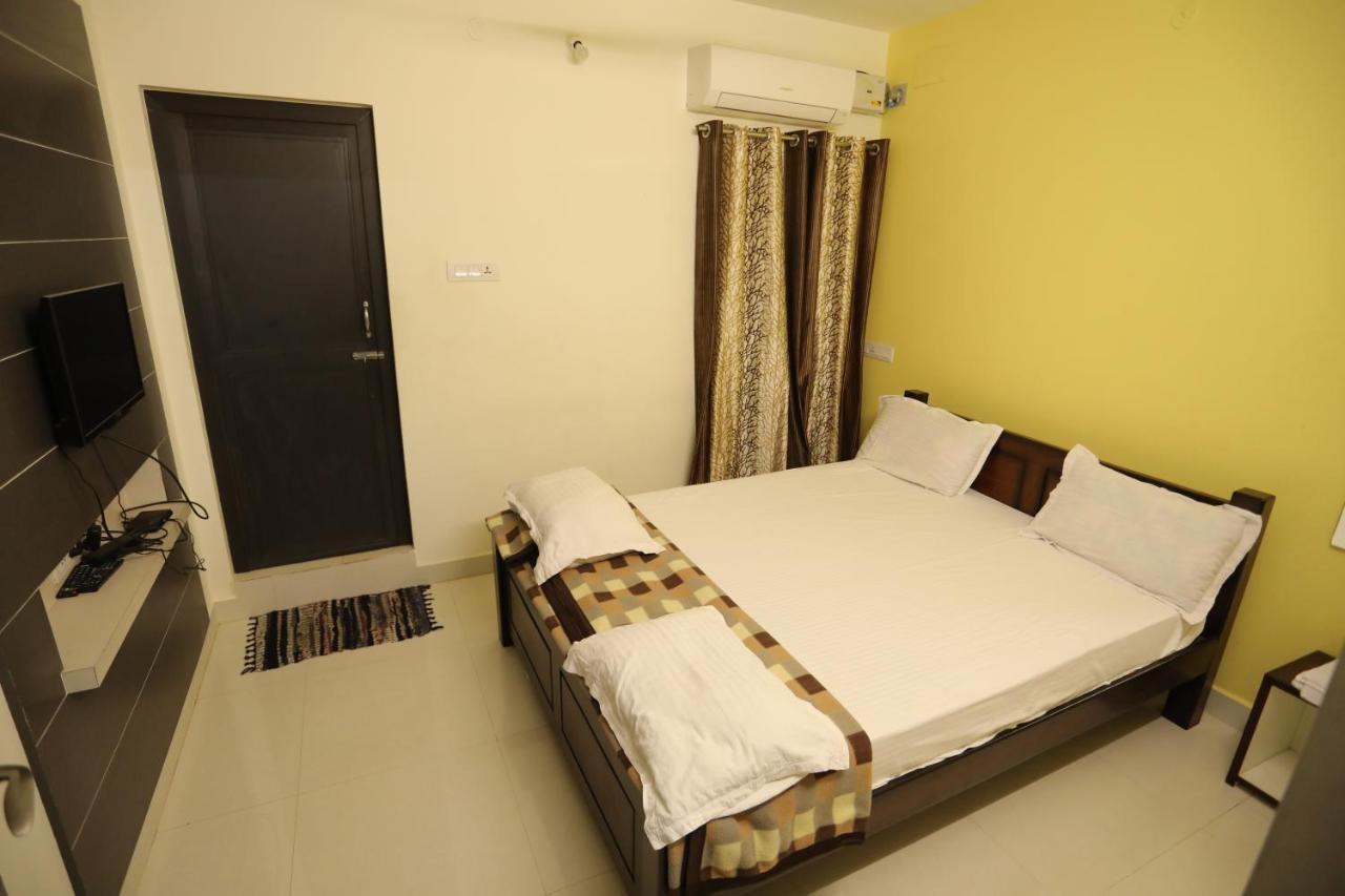 Отель Moonlight Residency Tiruchirappalli Экстерьер фото