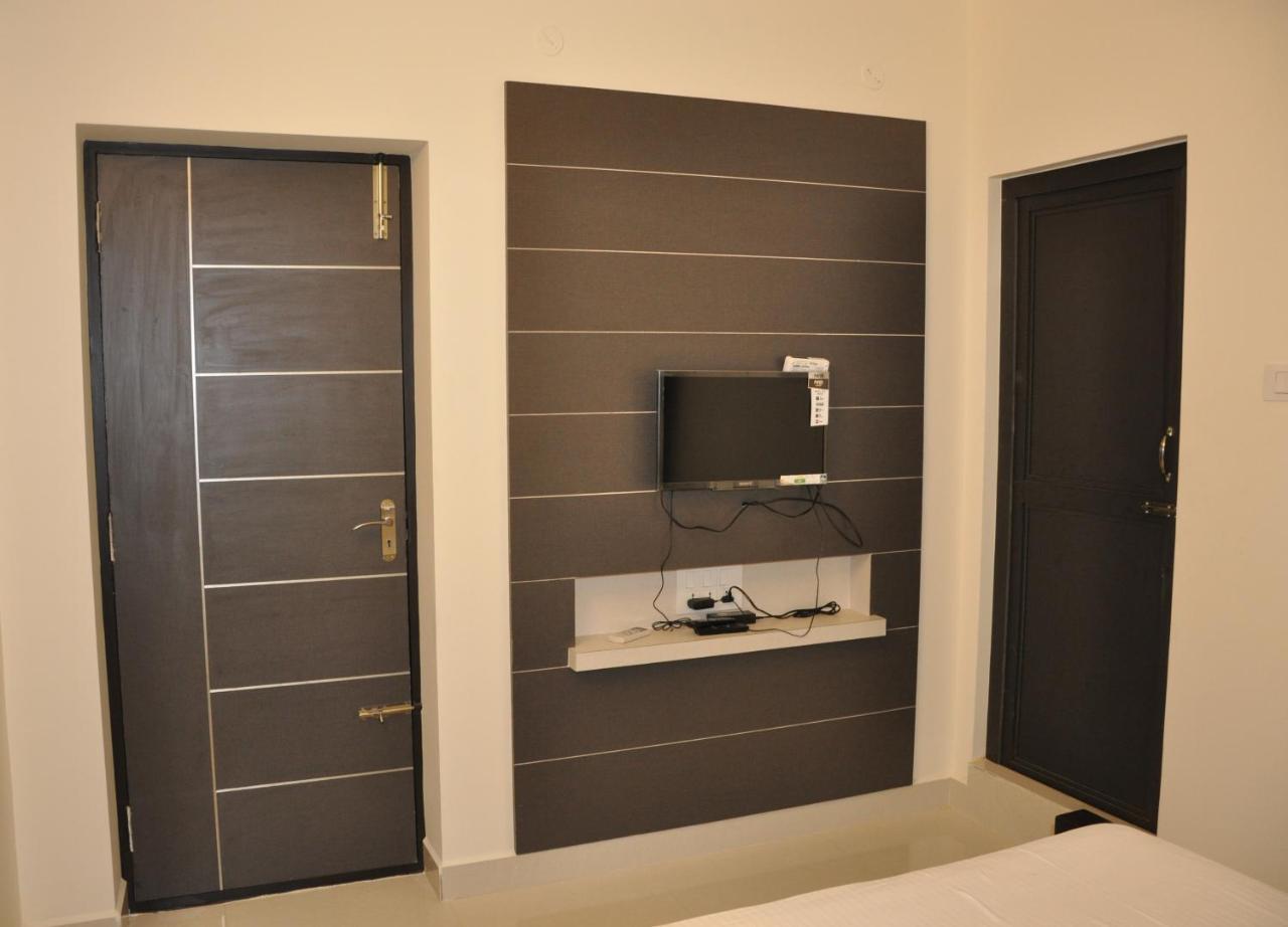 Отель Moonlight Residency Tiruchirappalli Экстерьер фото